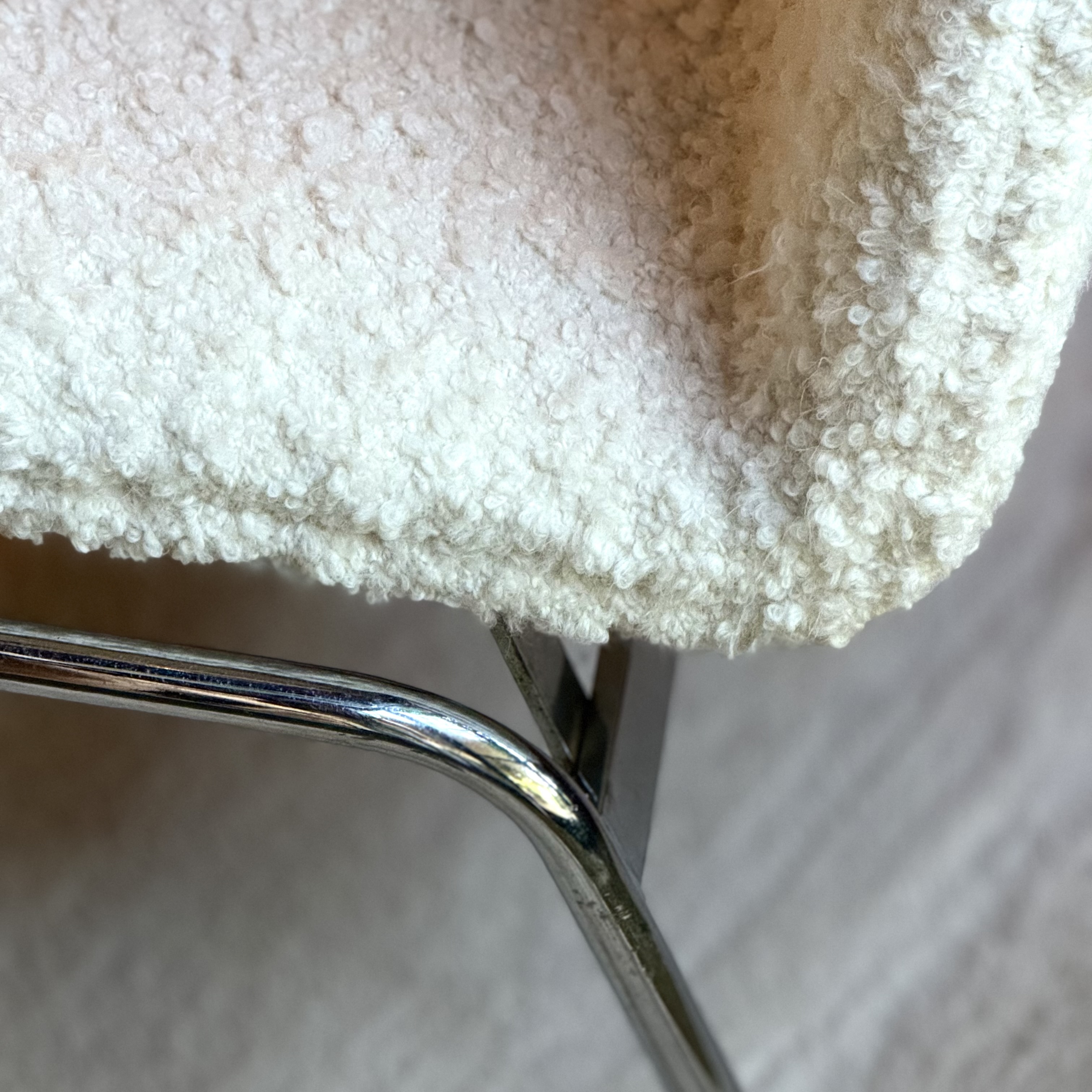 Paire de fauteuils chromé - Pièce Unique 5