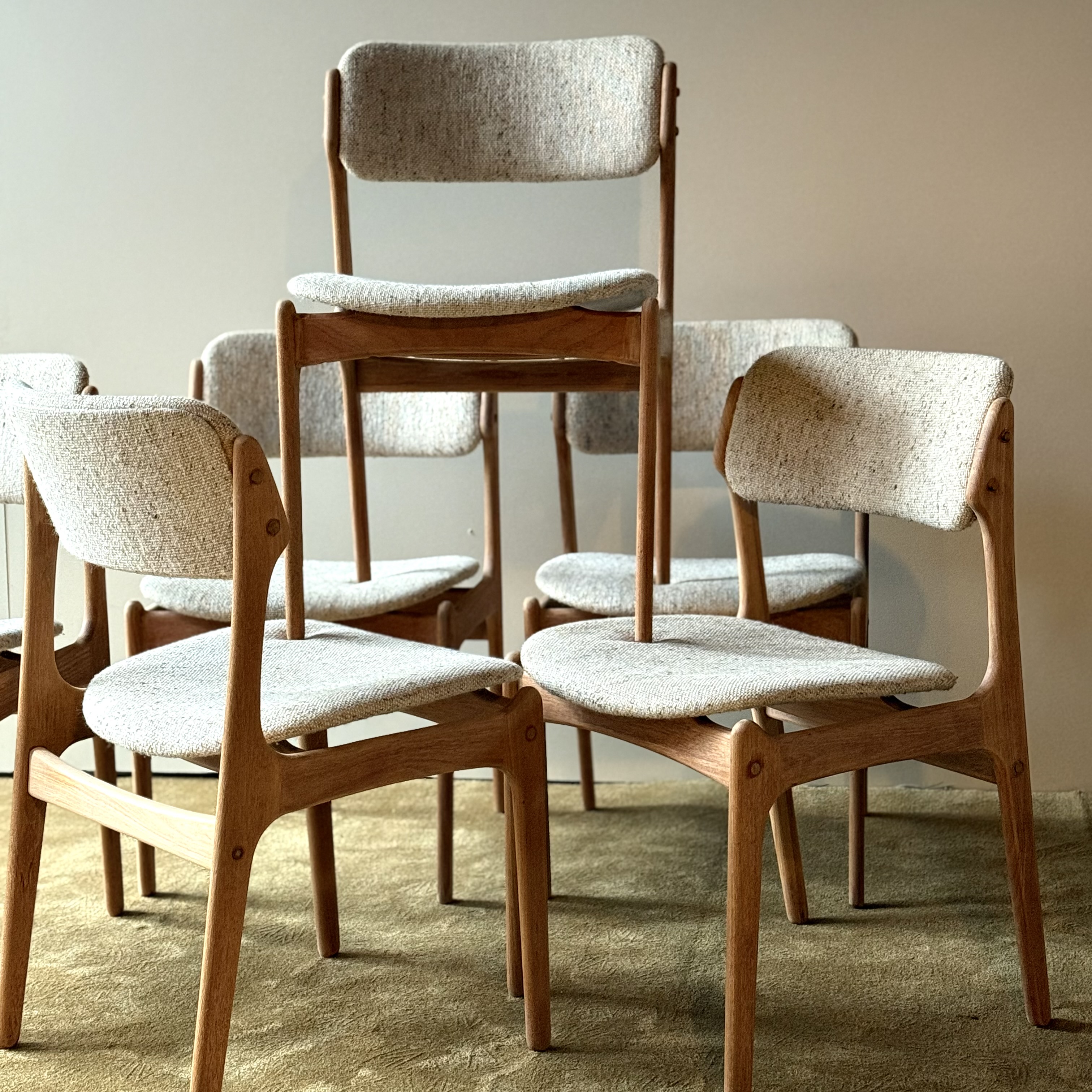 Lot de 6 chaises Erik Buch Teck - Pièce Unique