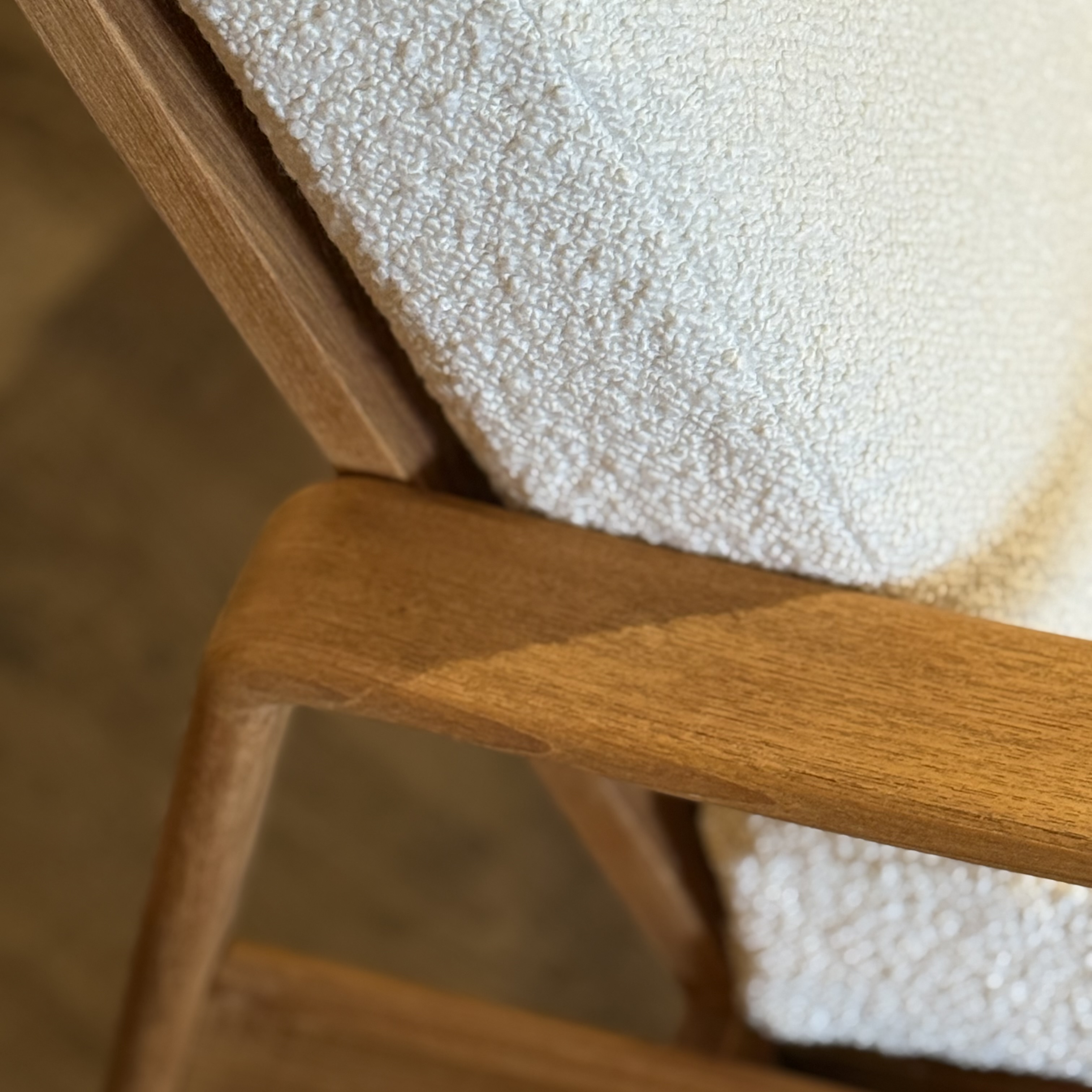 Paire de fauteuils beige - Pièce Unique 3