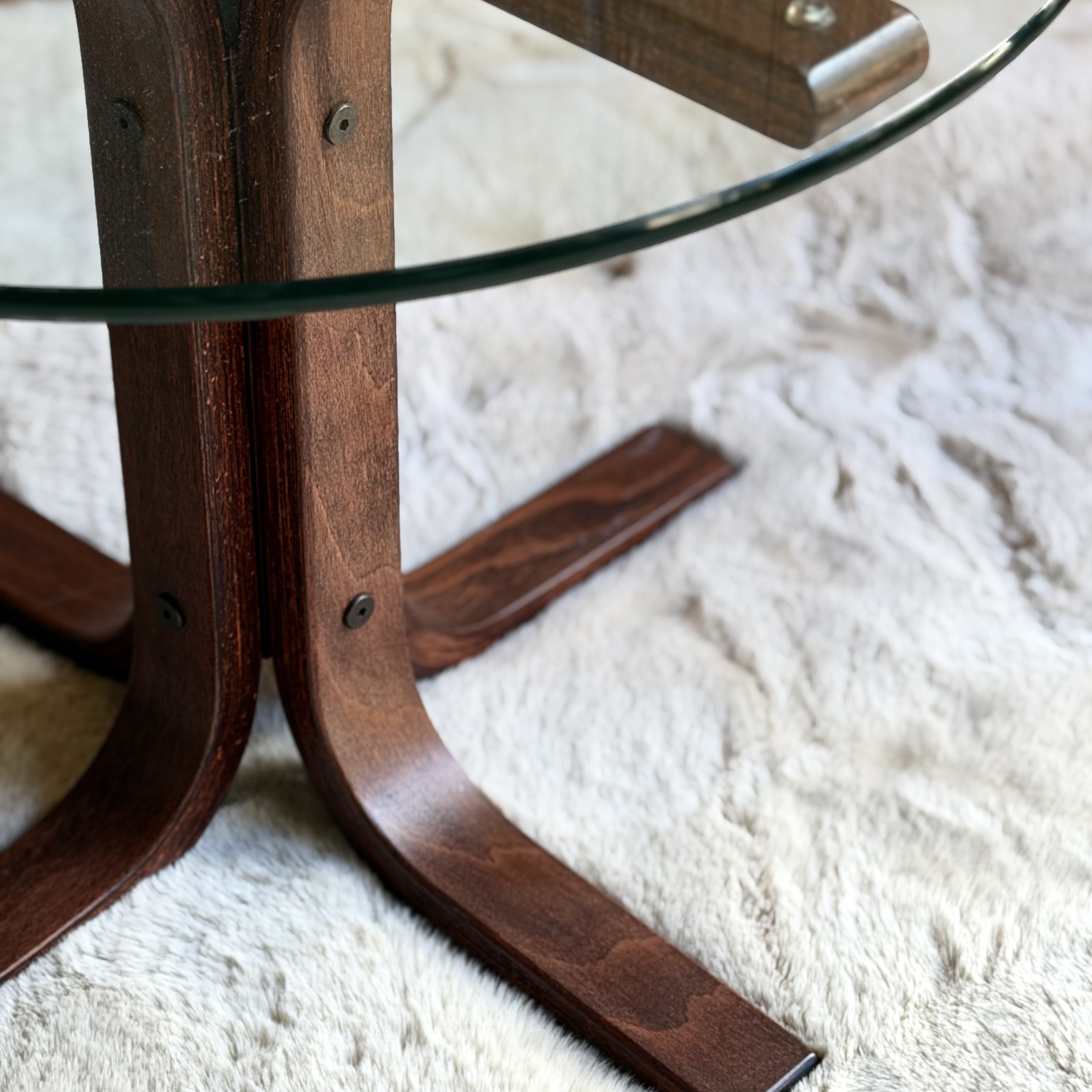 Table ronde d'appoint bois foncé - Pièce Unique...