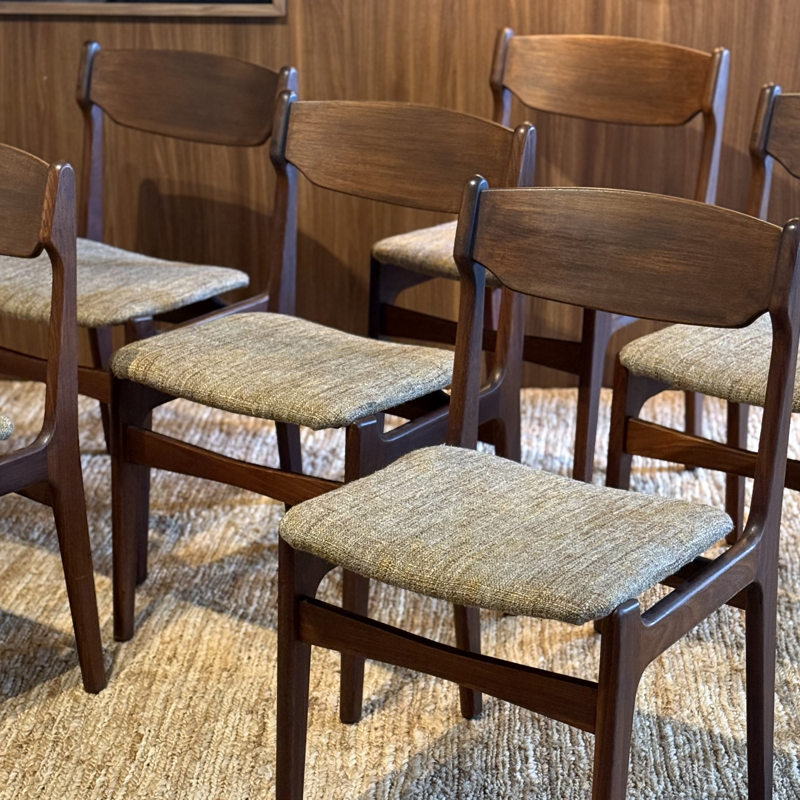 Lot de 6 chaises foncées - Pièce Unique 1