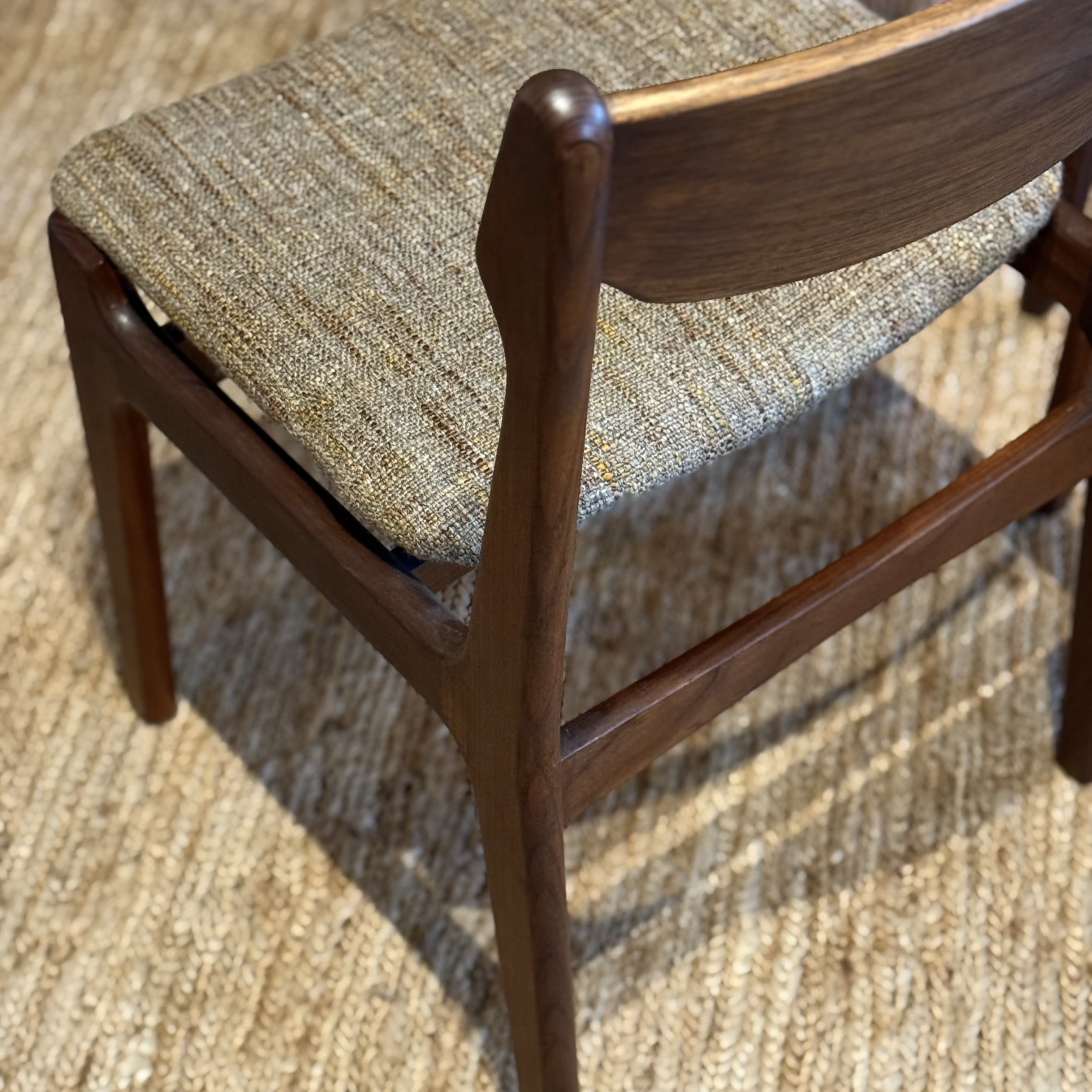 Lot de 6 chaises foncées - Pièce Unique 2