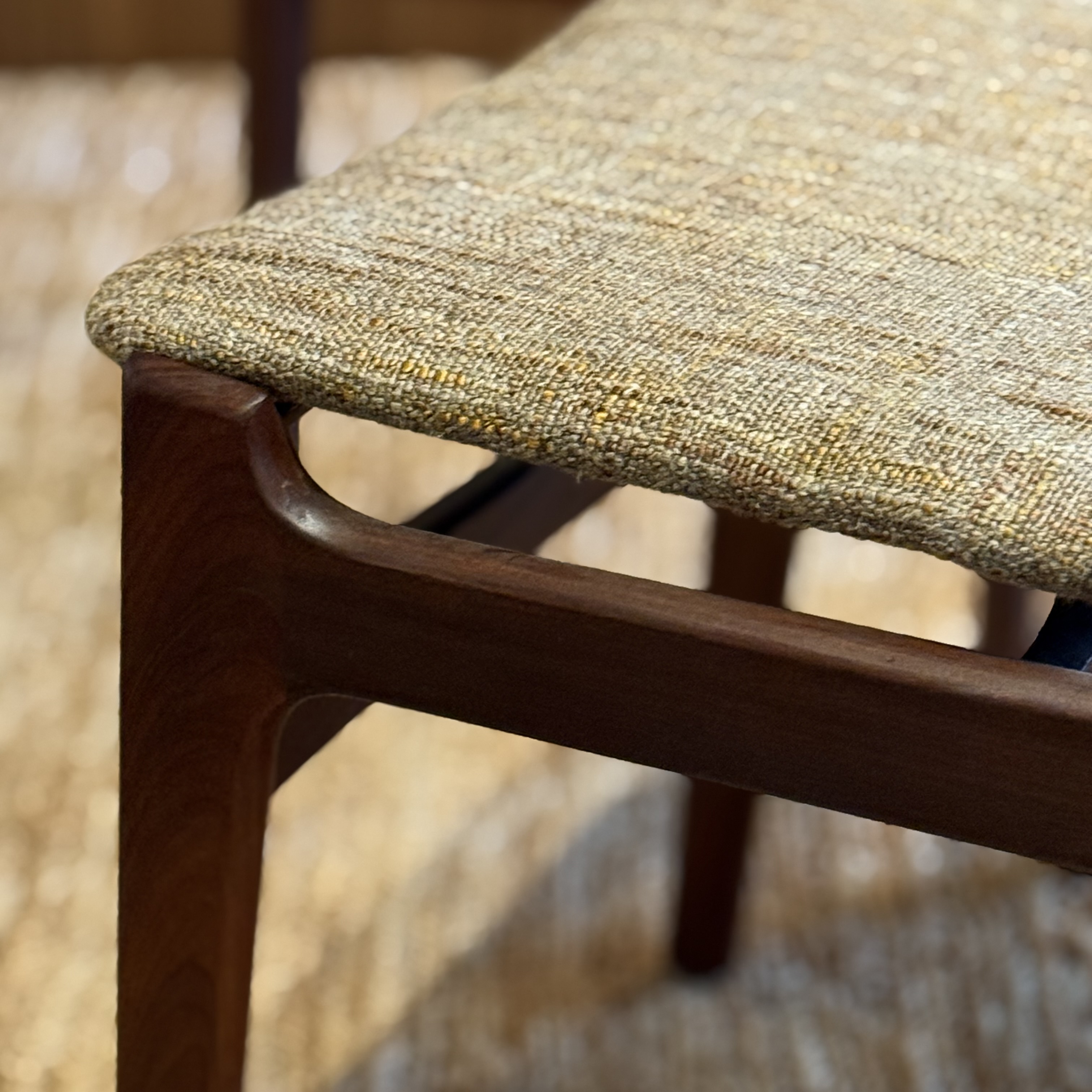 Lot de 6 chaises foncées - Pièce Unique 3