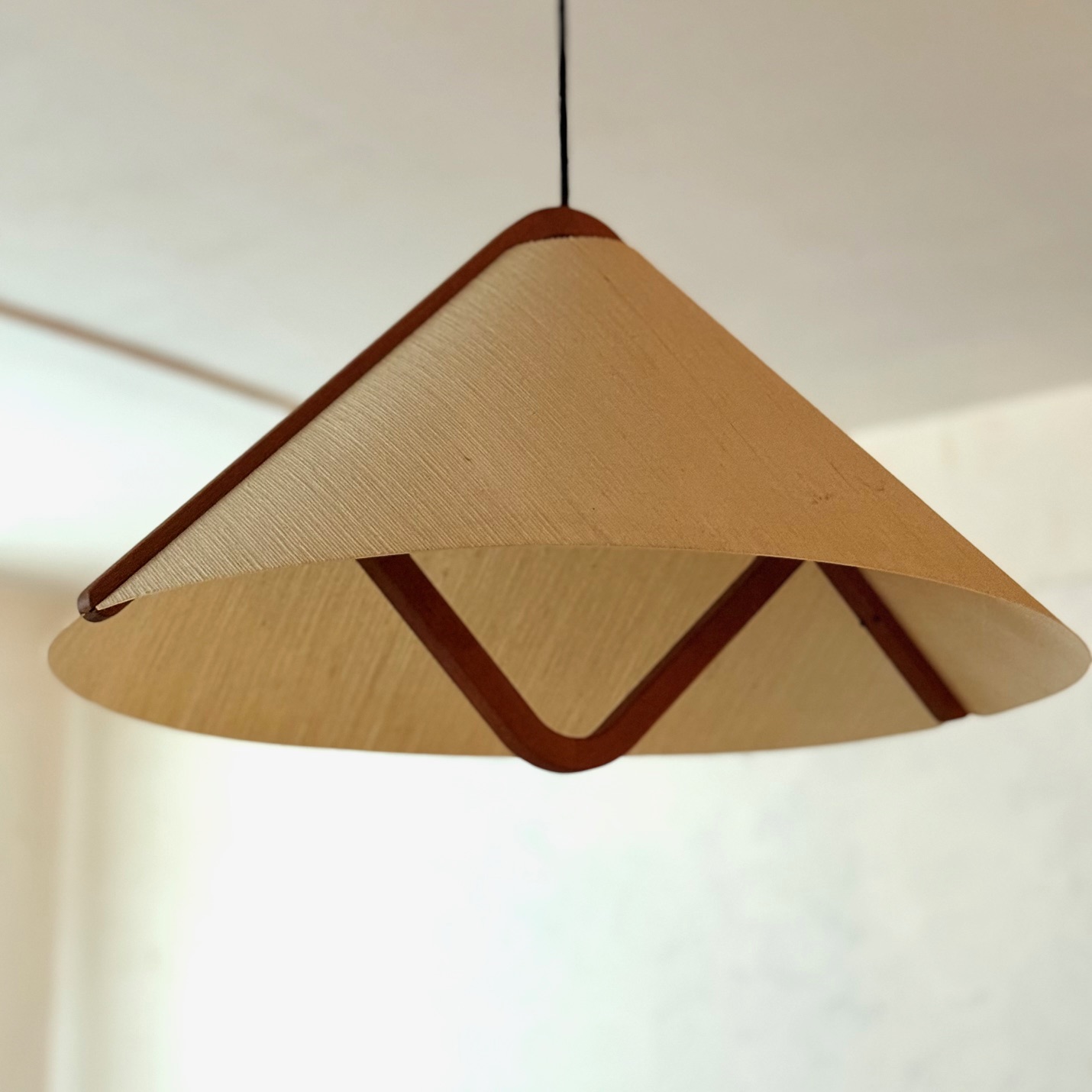 Suspension bois/tissu - Pièce Unique 1