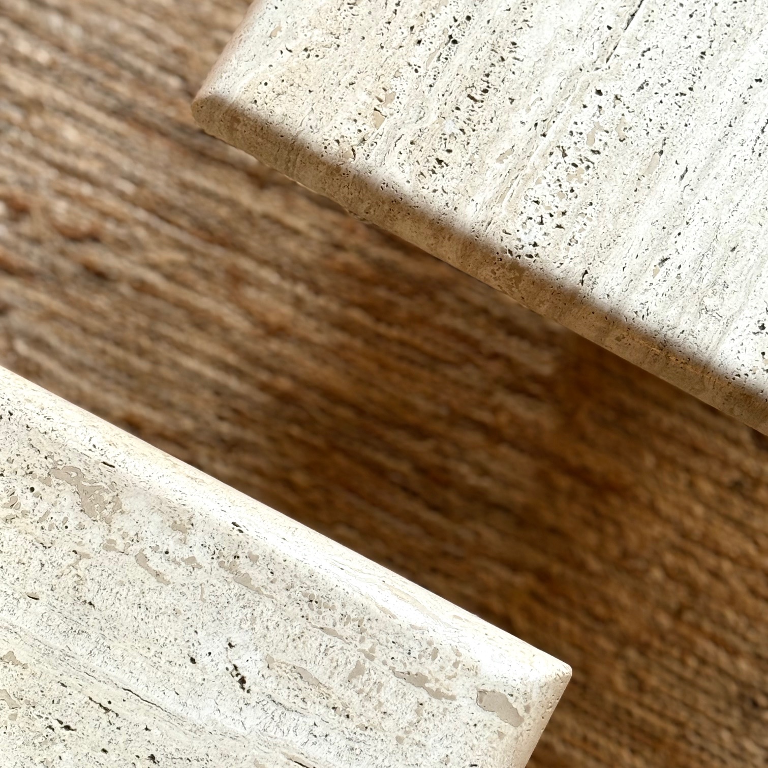 Tables d'appoints en travertin - Pièces Uniques 4