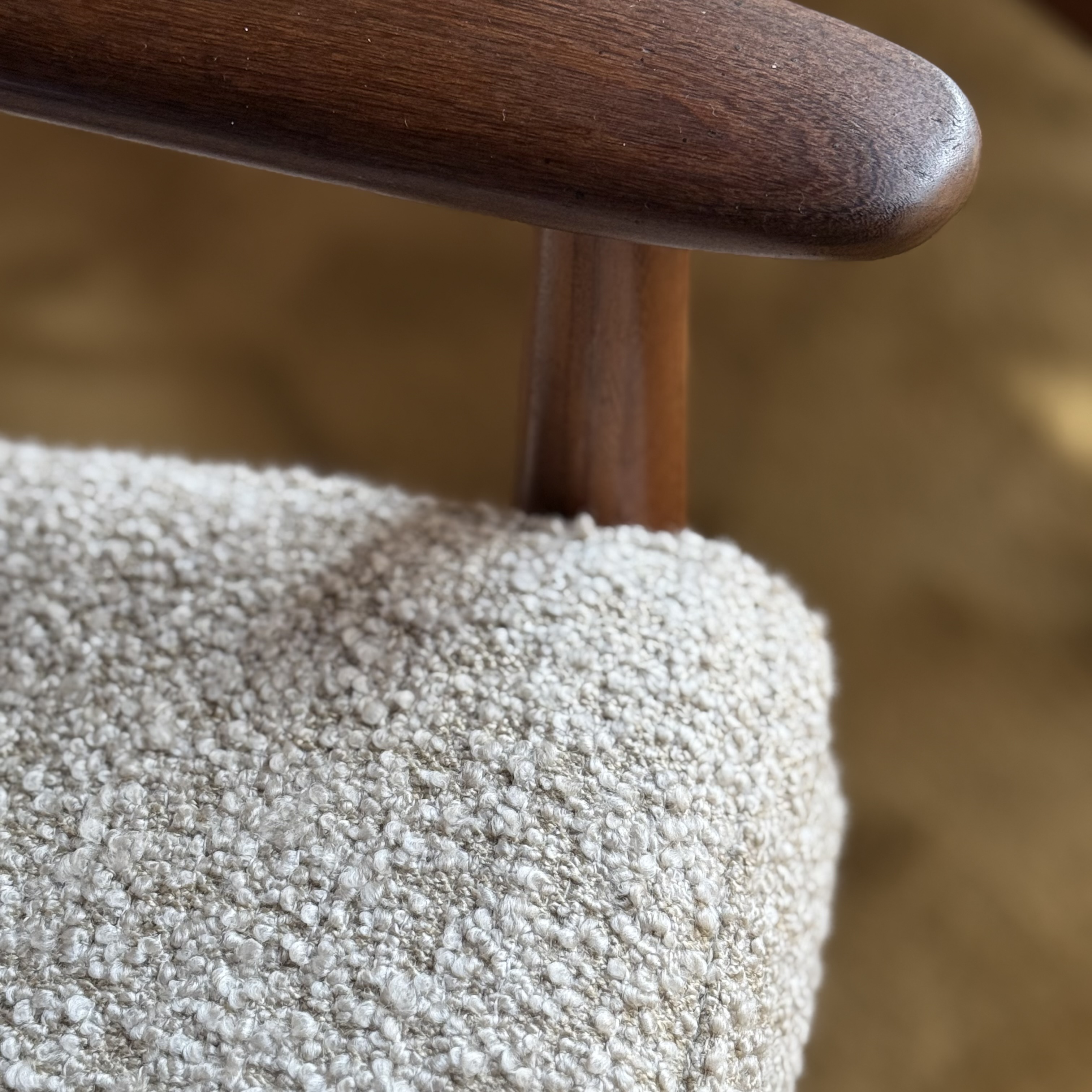 Paire de fauteuils, bois foncé - Pièce Unique 2