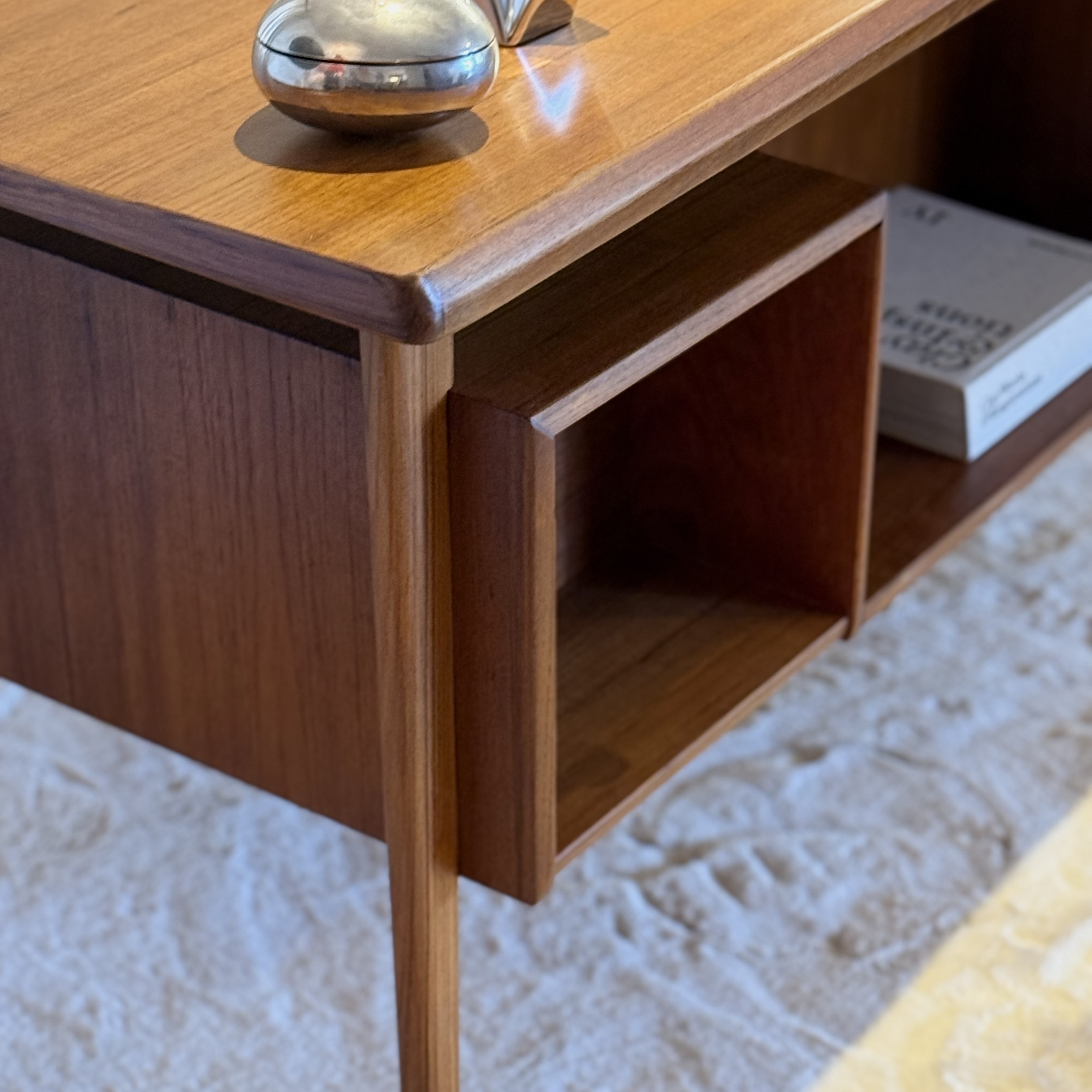 Bureau - Pièce Unique 4