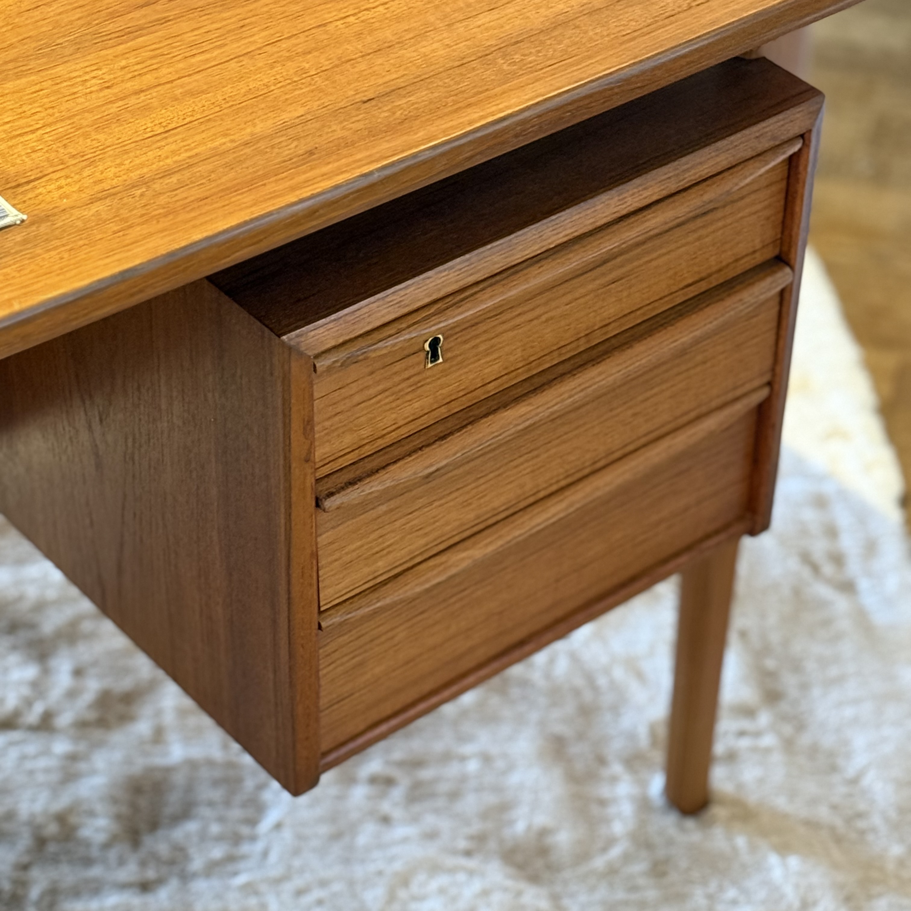 Bureau - Pièce Unique 7