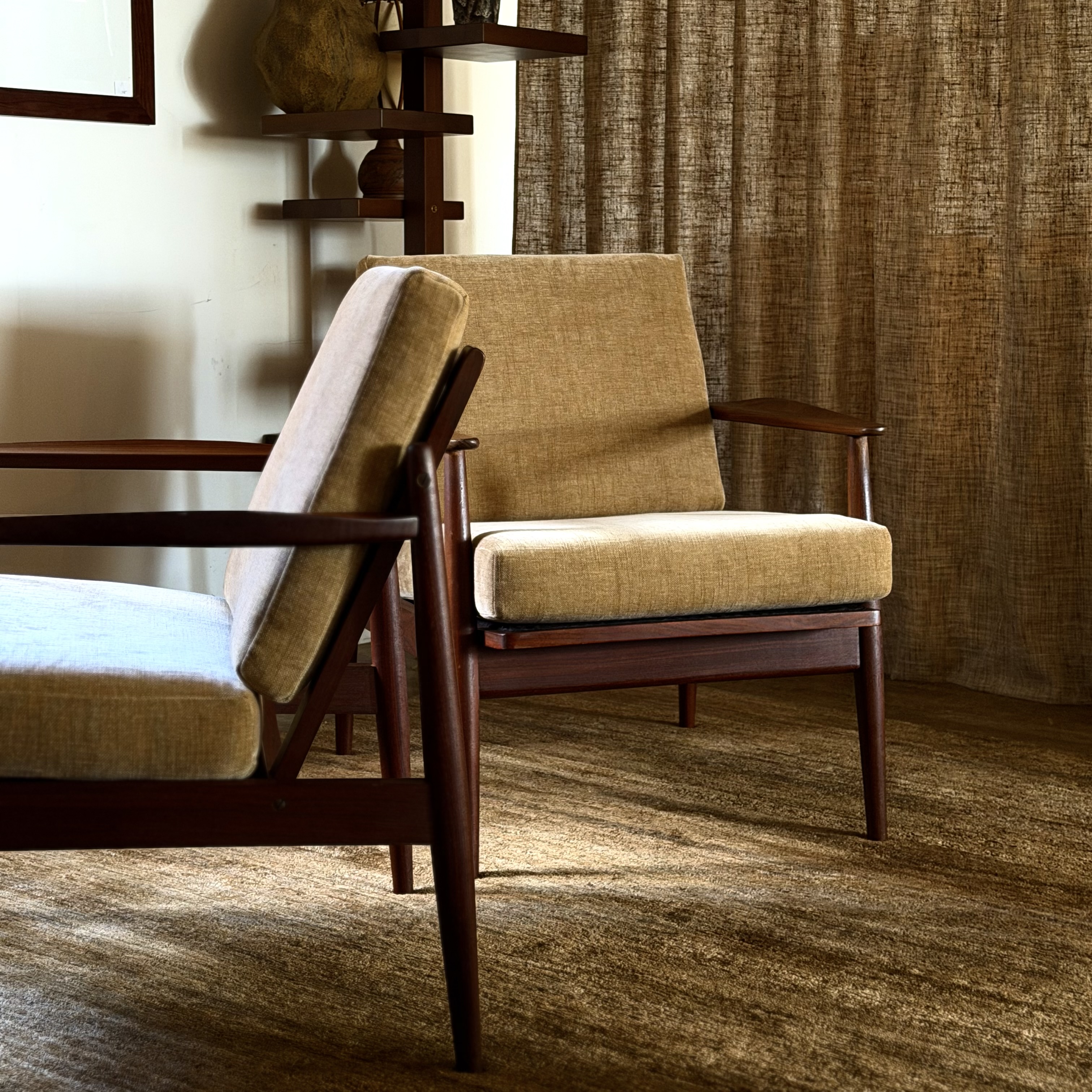 Paire de fauteuils velour beige - Pièce Unique 