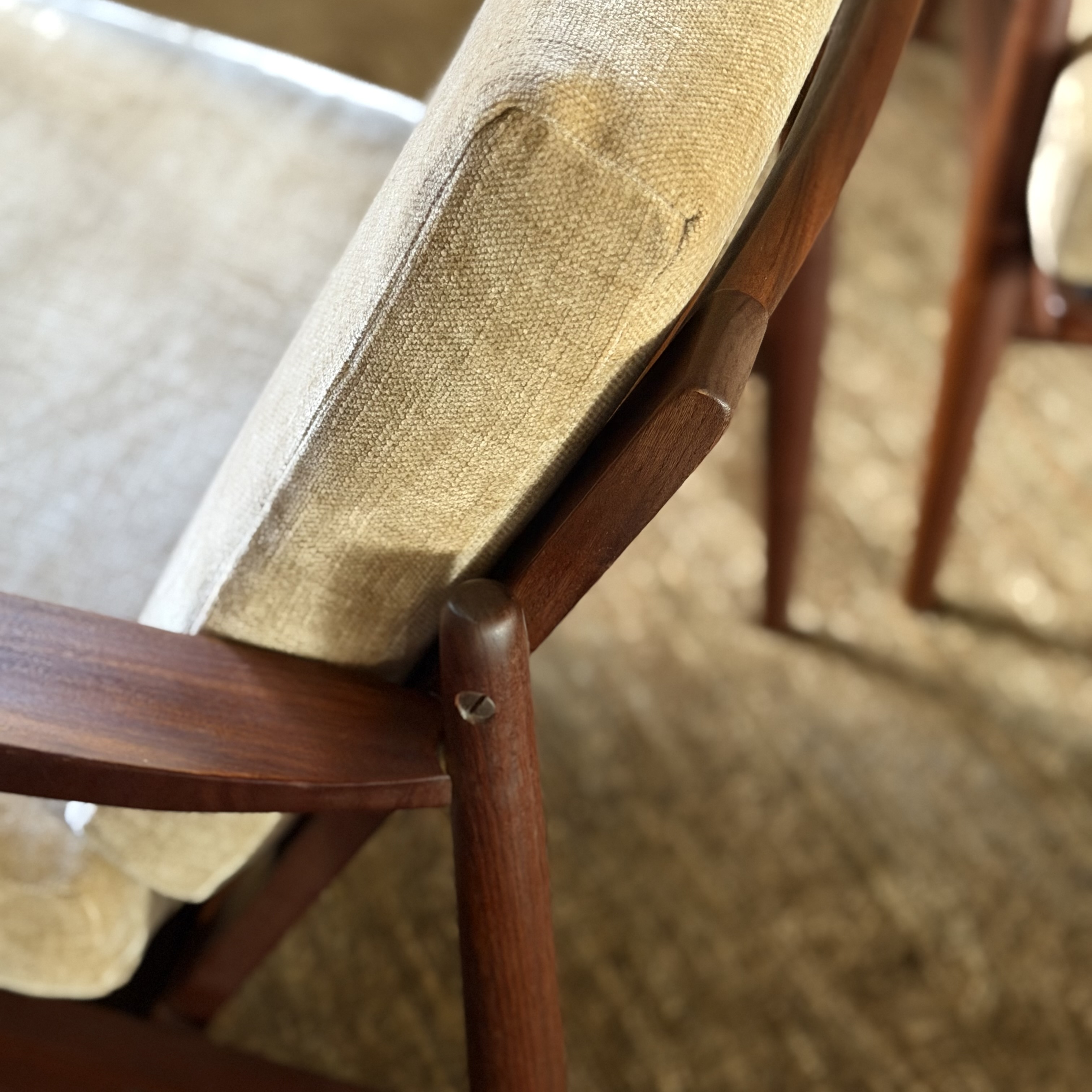 Paire de fauteuils velour beige - Pièce Unique 2