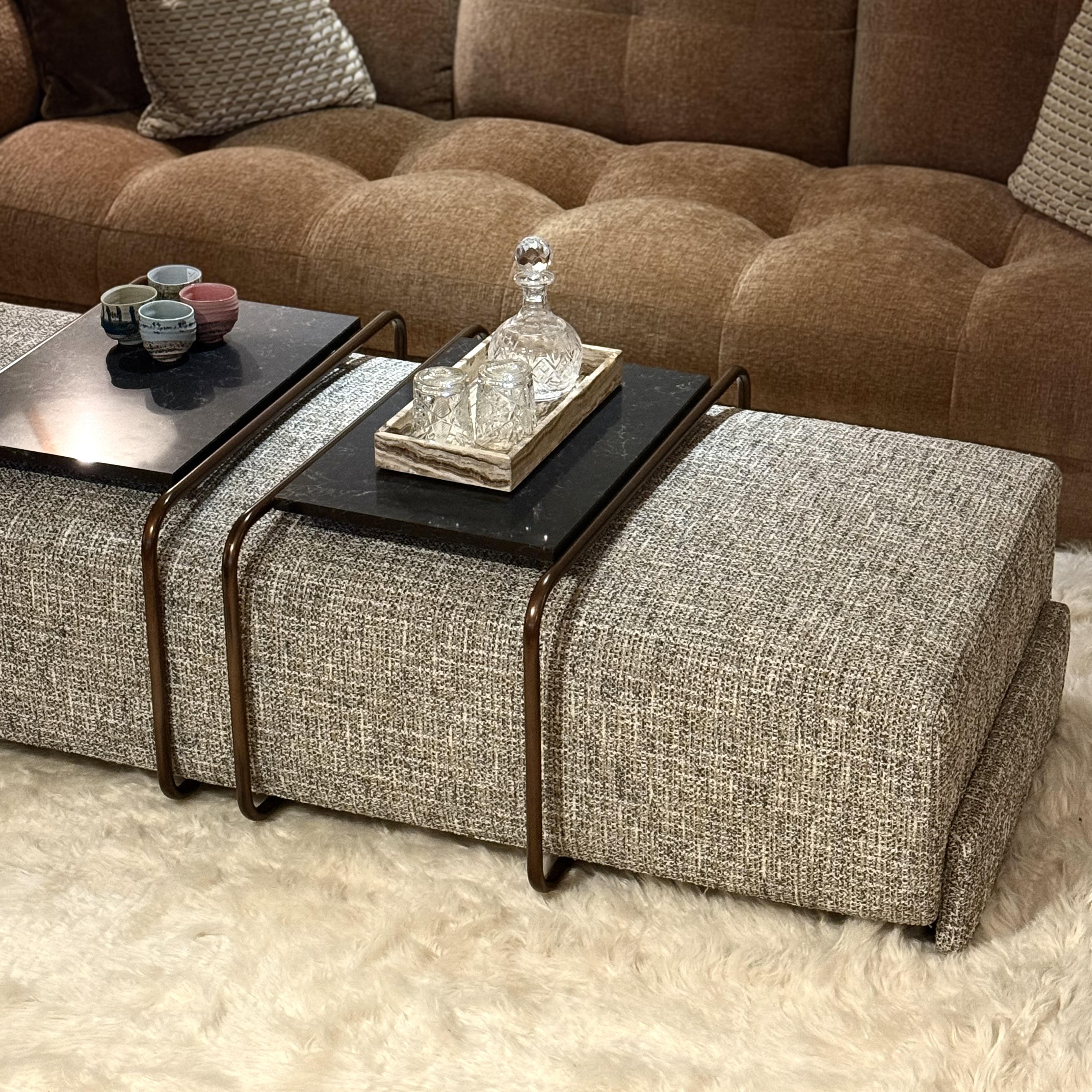 Tables basses à roulettes avec pouf 